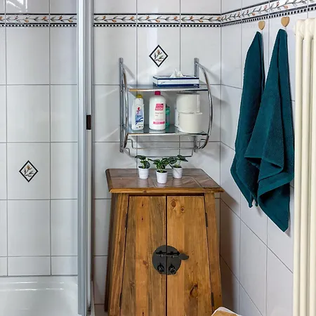 Grosse Mitten In Am Apartament *